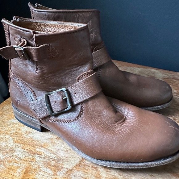 Frye Tyler Engineer Leather Ankle Buckle Boots in Cognac Size 7 - Picture 3 of 10